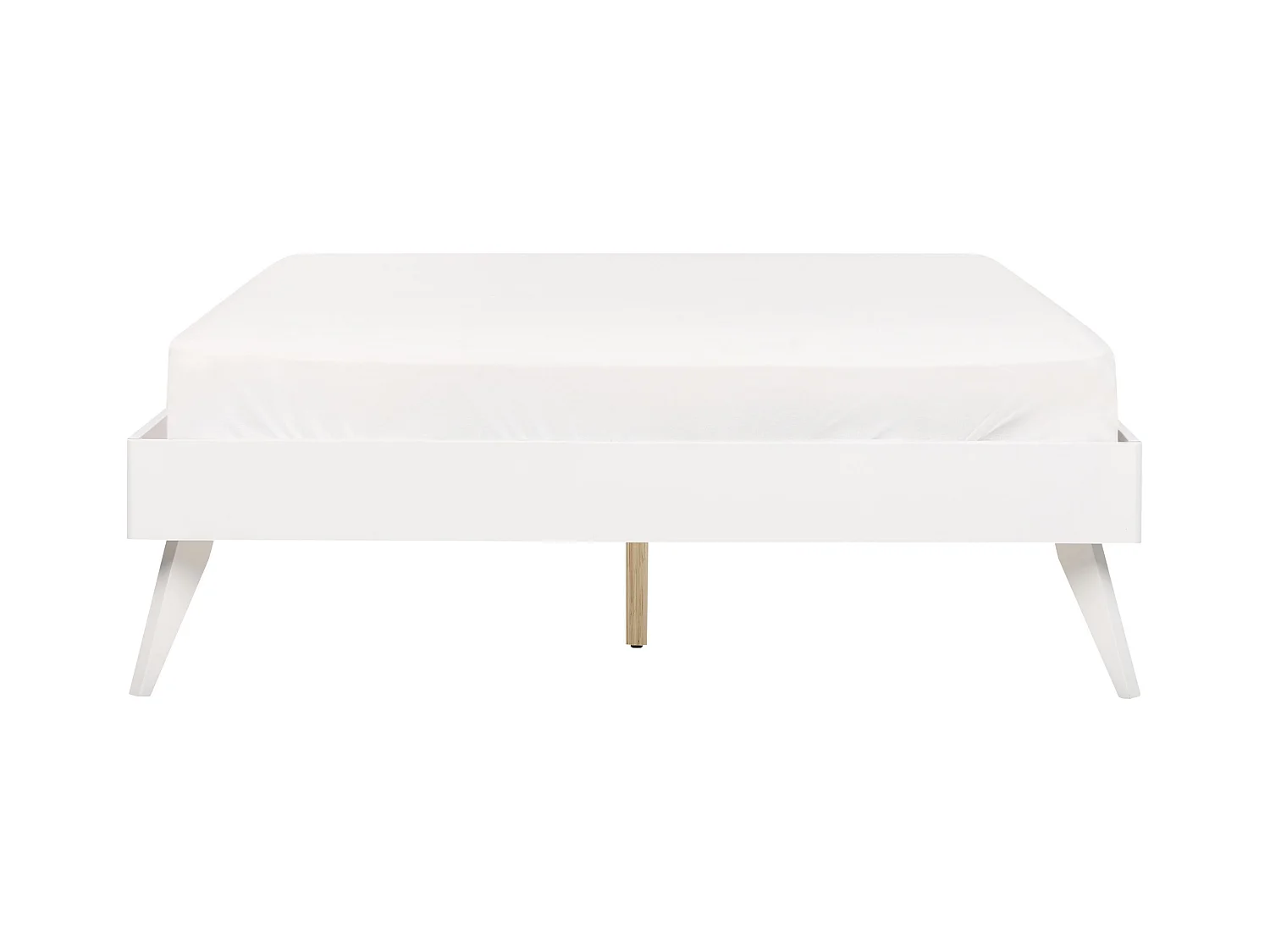 Bett mit hohen Beinen Lattenrost 140 x 200 cm weiß Doppelbett klassisch Berric