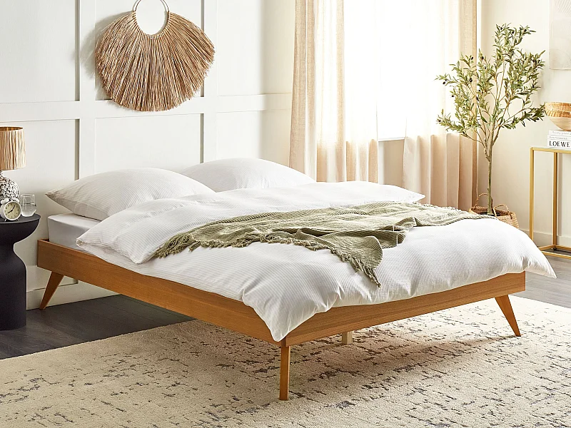 Bett mit hohen Beinen Lattenrost 160 x 200 cm Holzoptik hellbraun Berric