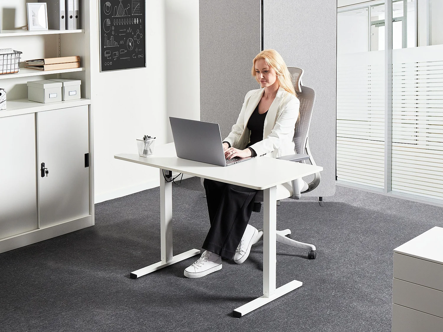 Bureau réglable en hauteur électriquement TAVARES Blanc 120 cm 60 cm