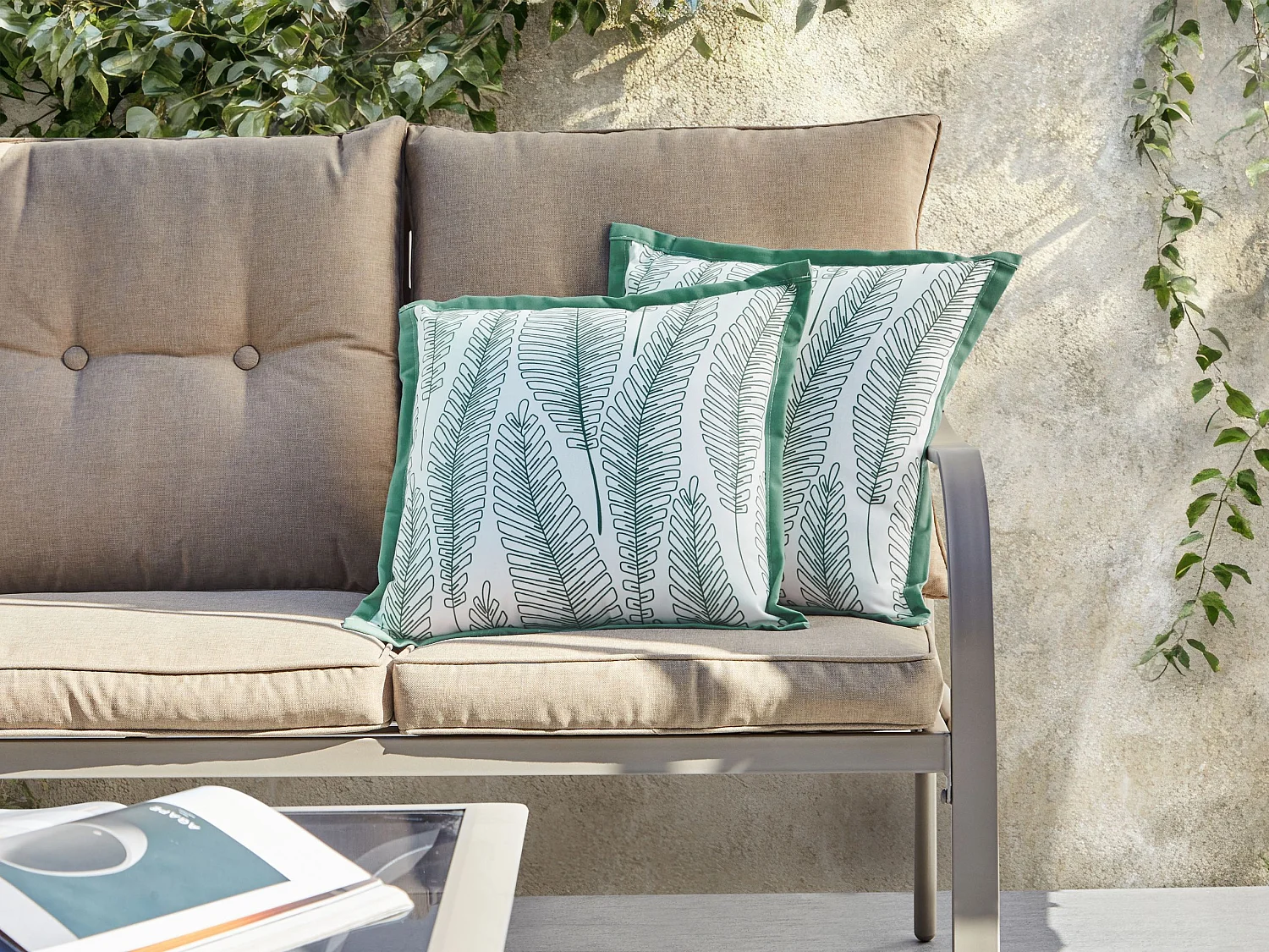 Lot de 2 coussins d'extérieur MEADOW Motif de plante 45 x 45 cm Vert