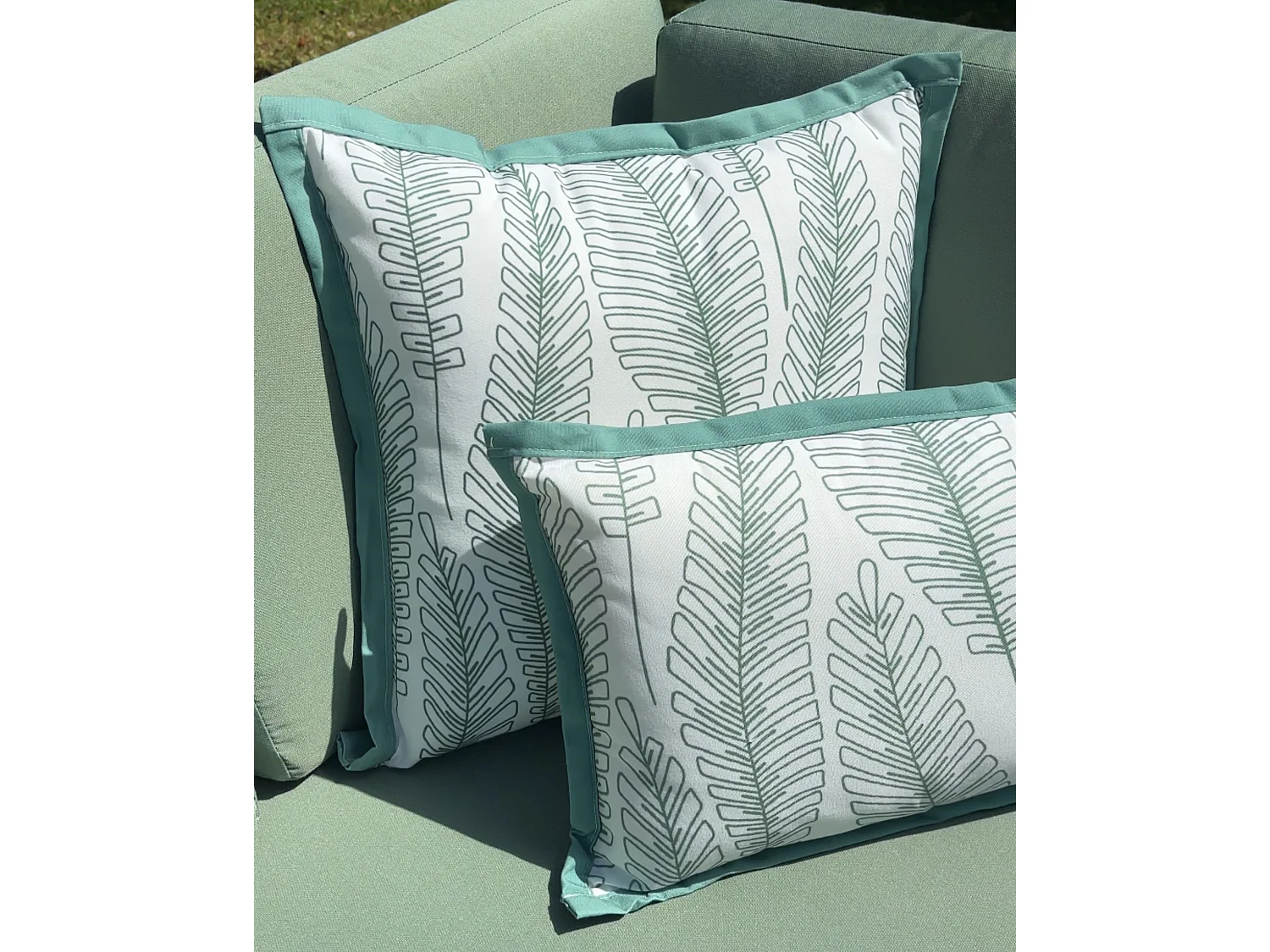 Gartenkissen 2er Set MEADOW Pflanzenmuster 45 x 45 cm Grün