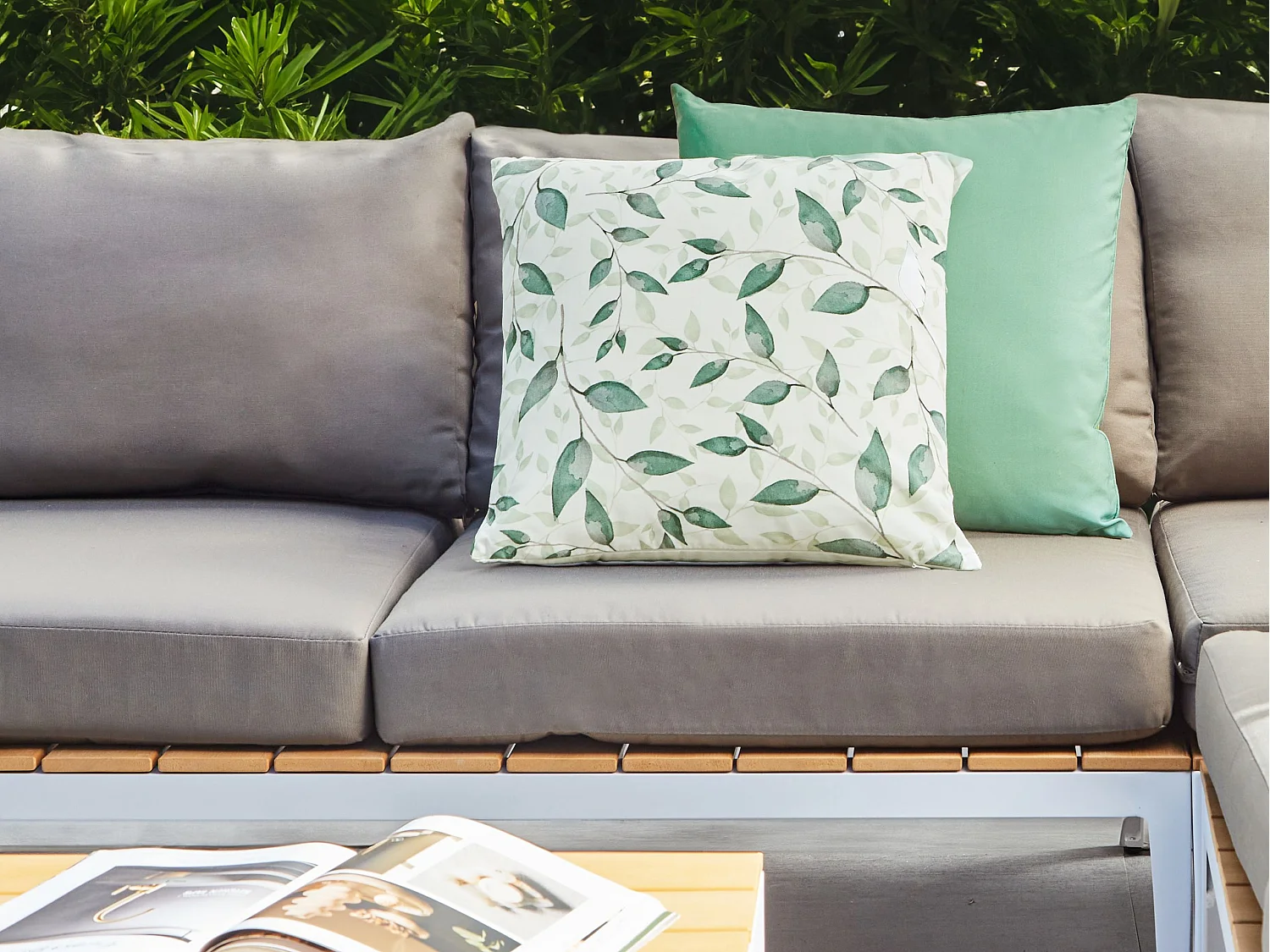 Lot de 2 coussins d'extérieur FLYLEAF Motif de plante 45 x 45 cm Vert