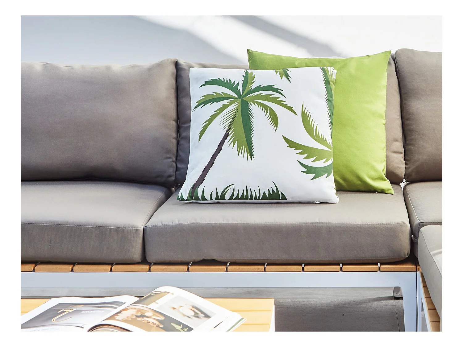 Lot de 2 coussins d'extérieur SEASIDE Motif de plante 45 x 45 cm Vert