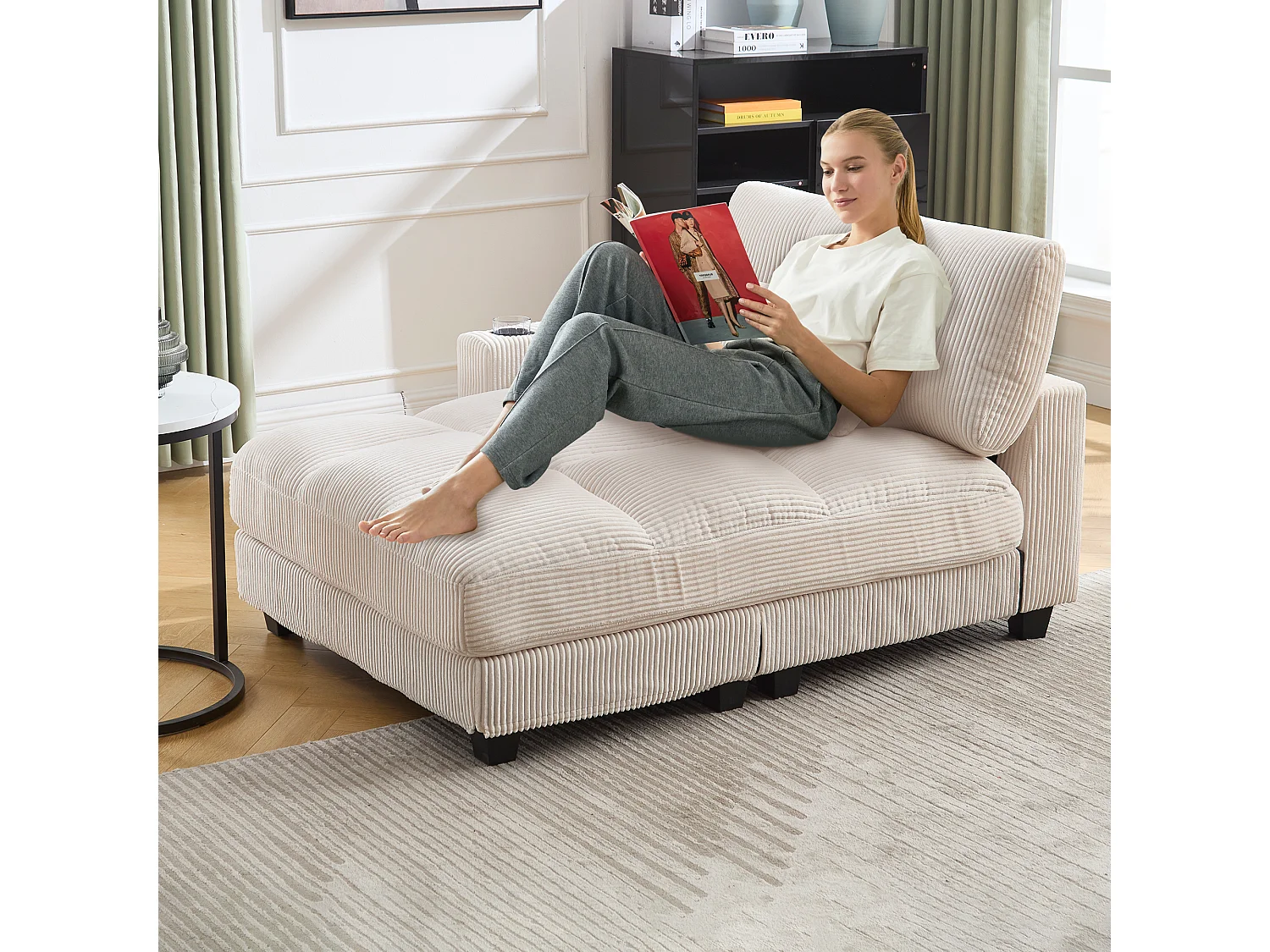 Méridienne fixe en velours beige avec accoudoirs interchangeables, porte-boissons et chargeur intégré - 140x112x81cm