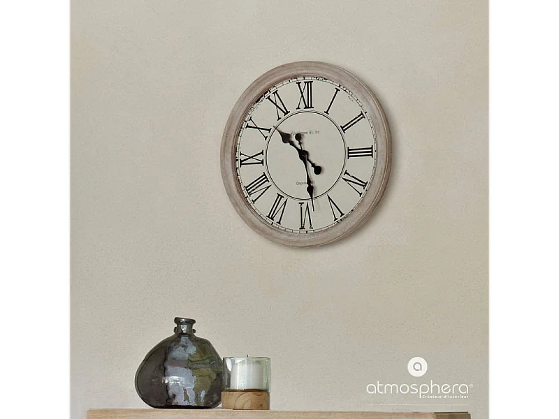 Pendule murale en métal et bois blanchie D 48 cm