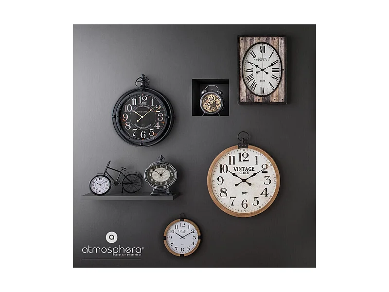 Pendule murale en bois forme gousset D 38 cm