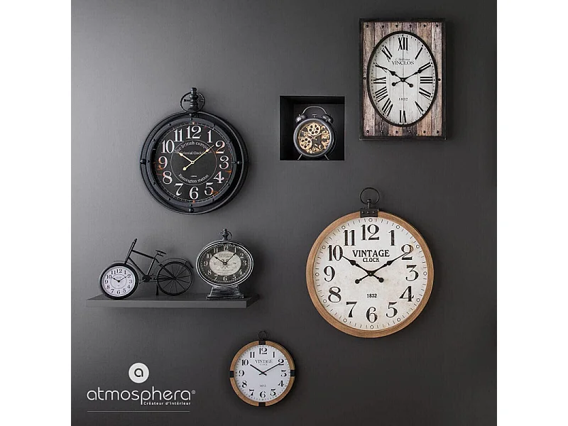 Pendule murale en bois forme gousset D 38 cm