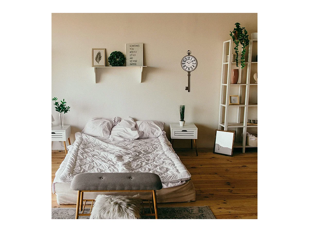 Grande Pendule murale forme Clef en métal 40 x 100 cm