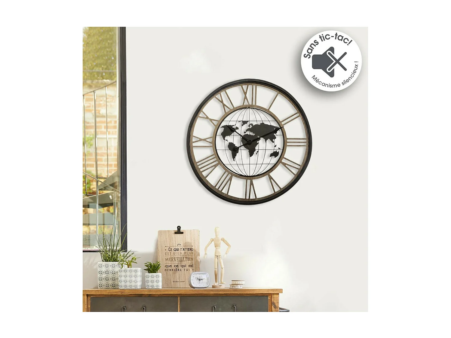 Grande Pendule murale silencieuse en métal décor Map Monde D 67 cm