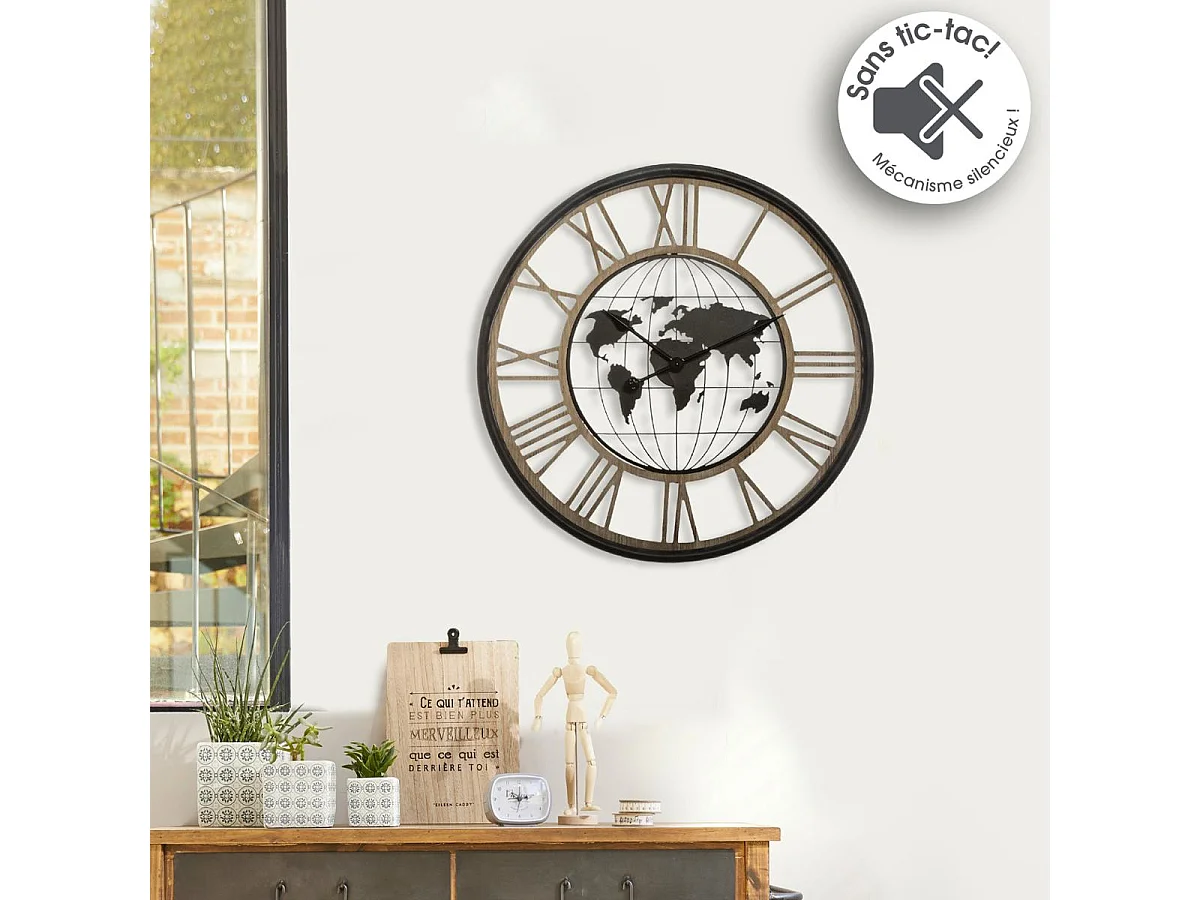 Grande Pendule murale silencieuse en métal décor Map Monde D 67 cm
