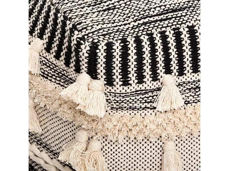 Pouf en tissu motif en relief avec pompons 45 x 45 cm