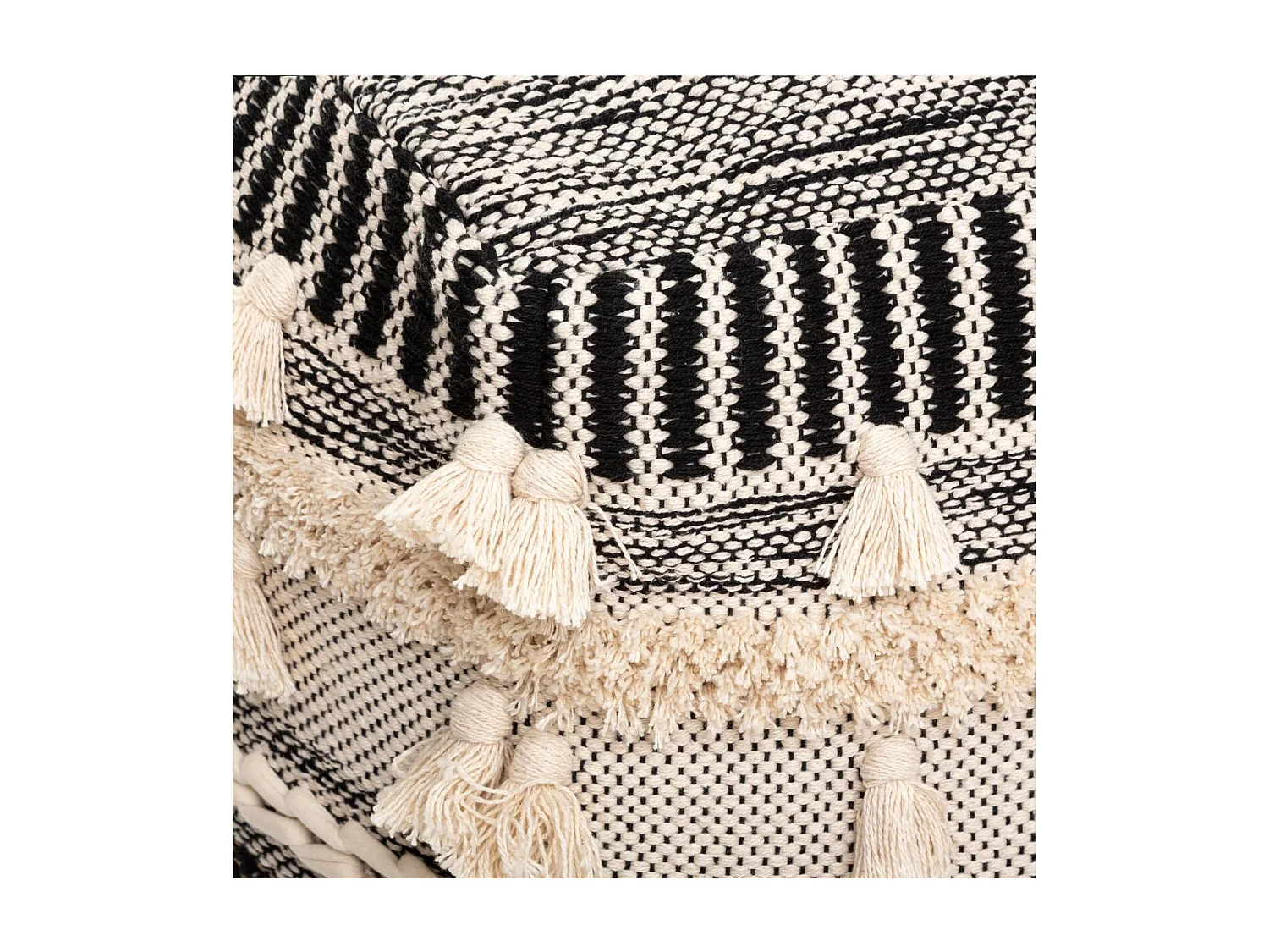 Pouf en tissu motif en relief avec pompons 45 x 45 cm