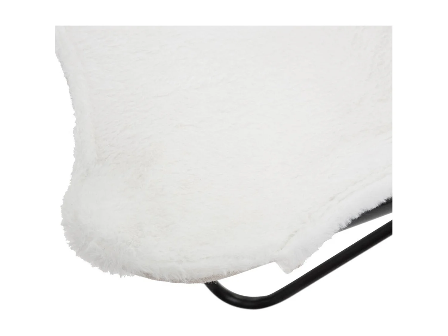 Fauteuil Papillon structure en métal et assise en Fourrure blanche