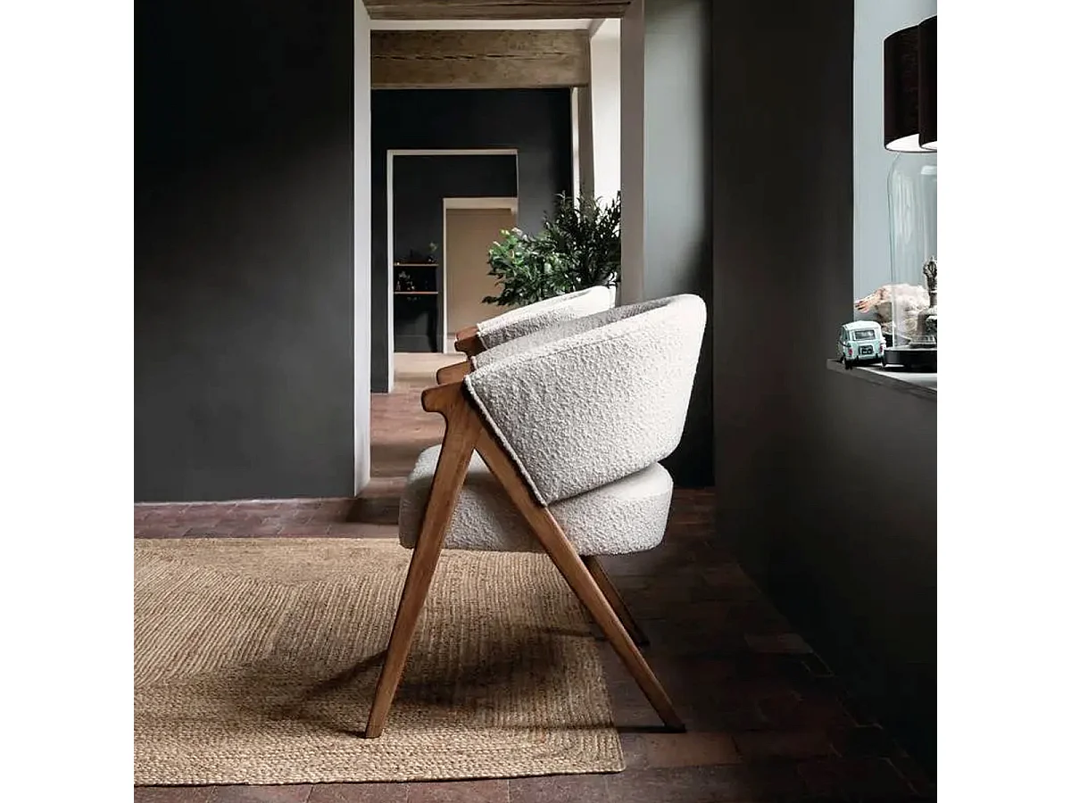 Fauteuil  tissu Blanc à bouclettes et pieds en Bois d'Hévéa
