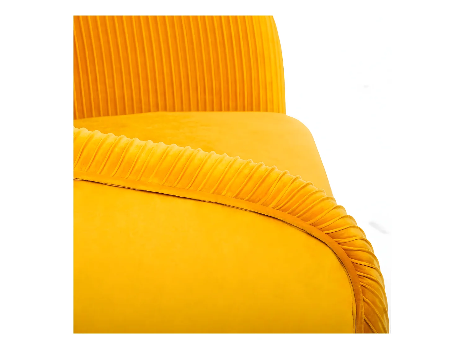 Fauteuil en Velours Moutarde plissé et pieds en métal doré