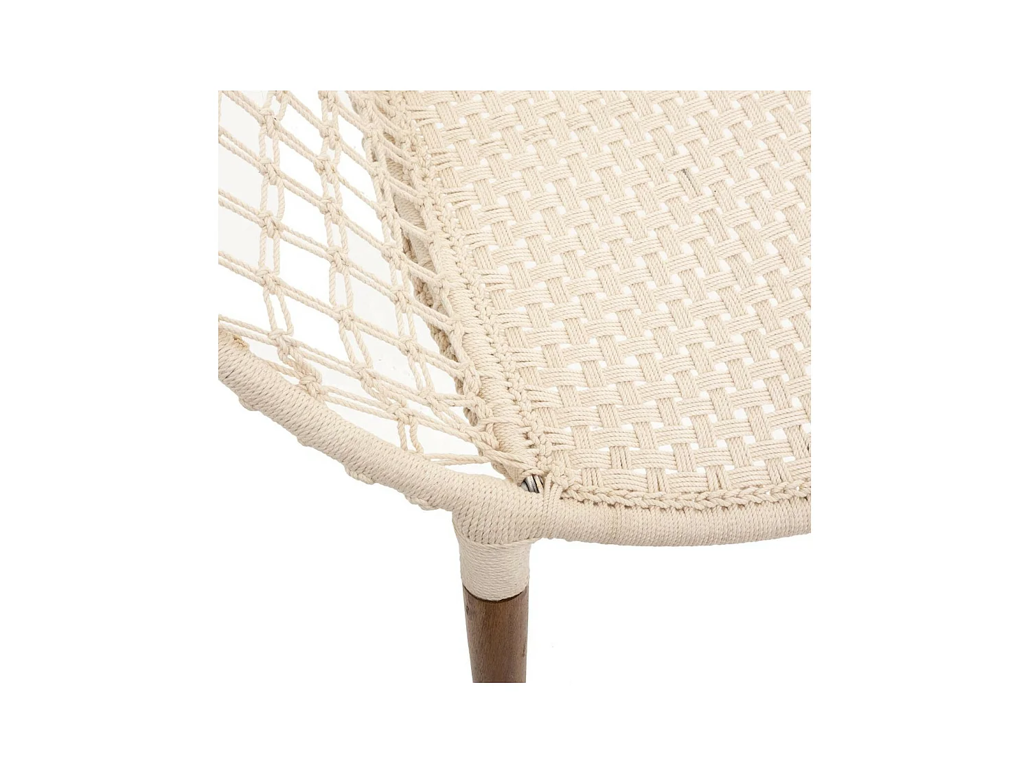 Fauteuil tressé en Coton Blanc cassé et pieds en Bois de Manguier