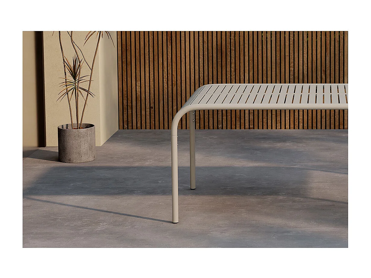 Borneo tuintafel beige.