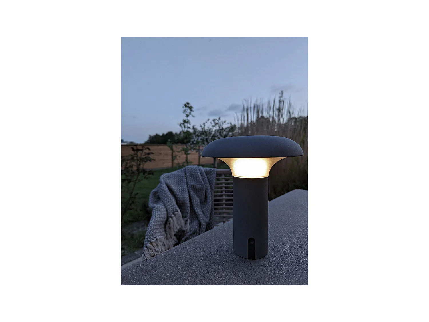Ramsey lampe extérieure LED rechargeable grise, mate.