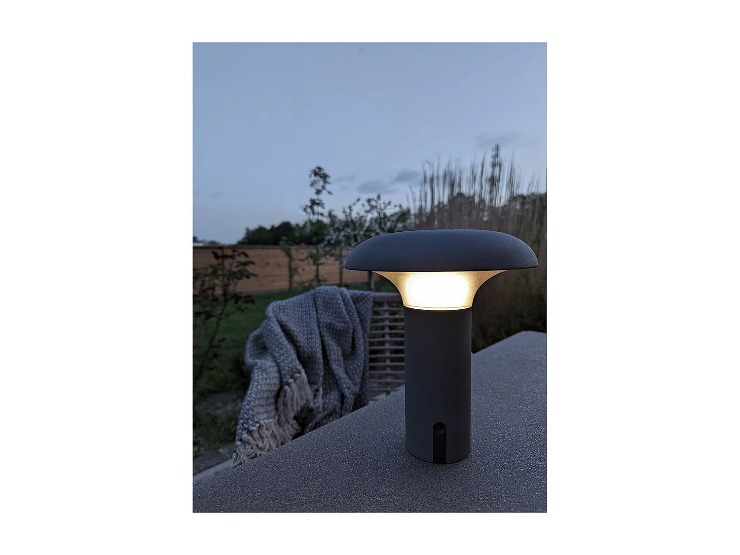Ramsey lampe extérieure LED rechargeable grise, mate.