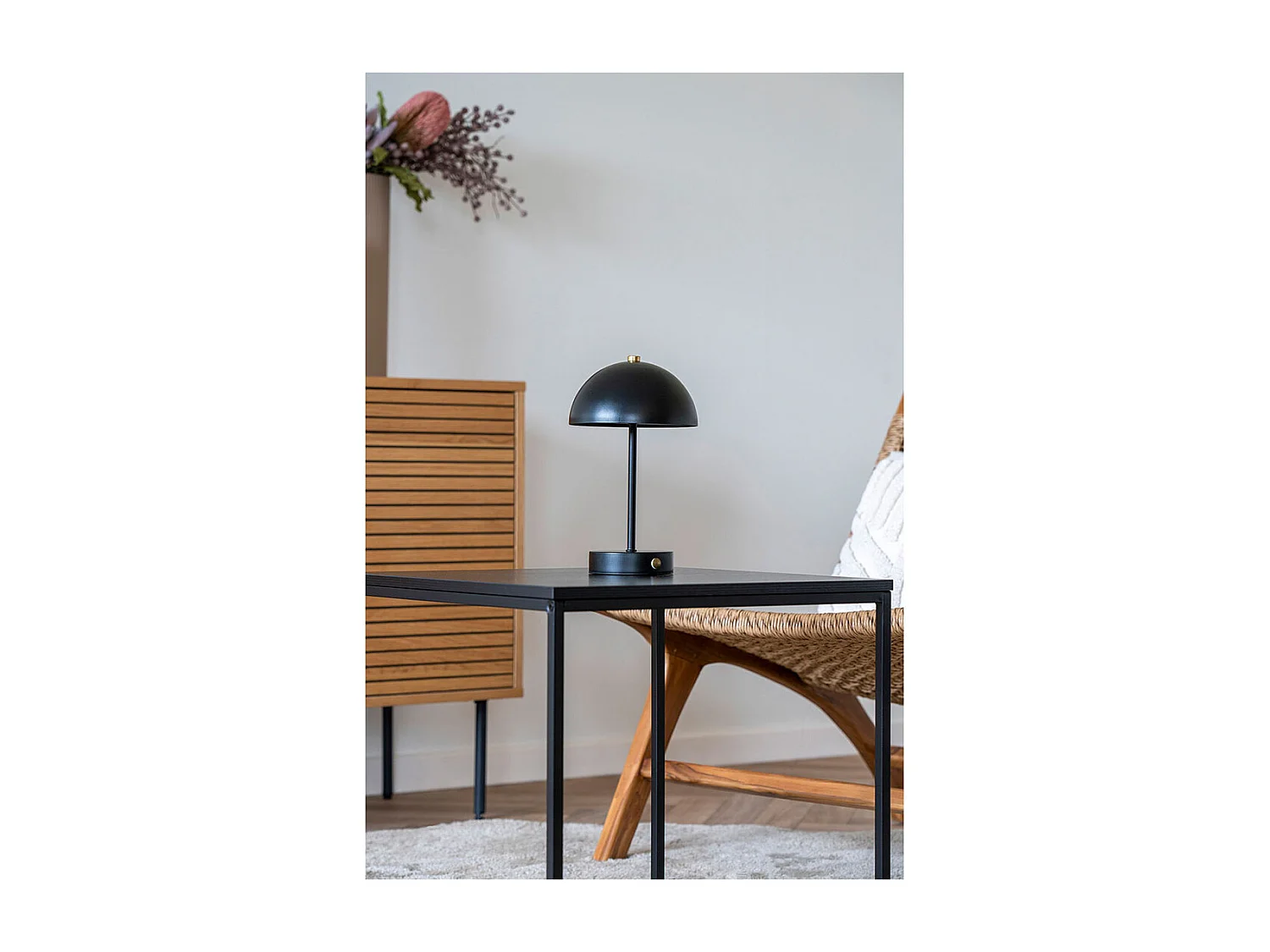 Holt lampe de table LED rechargeable noire.