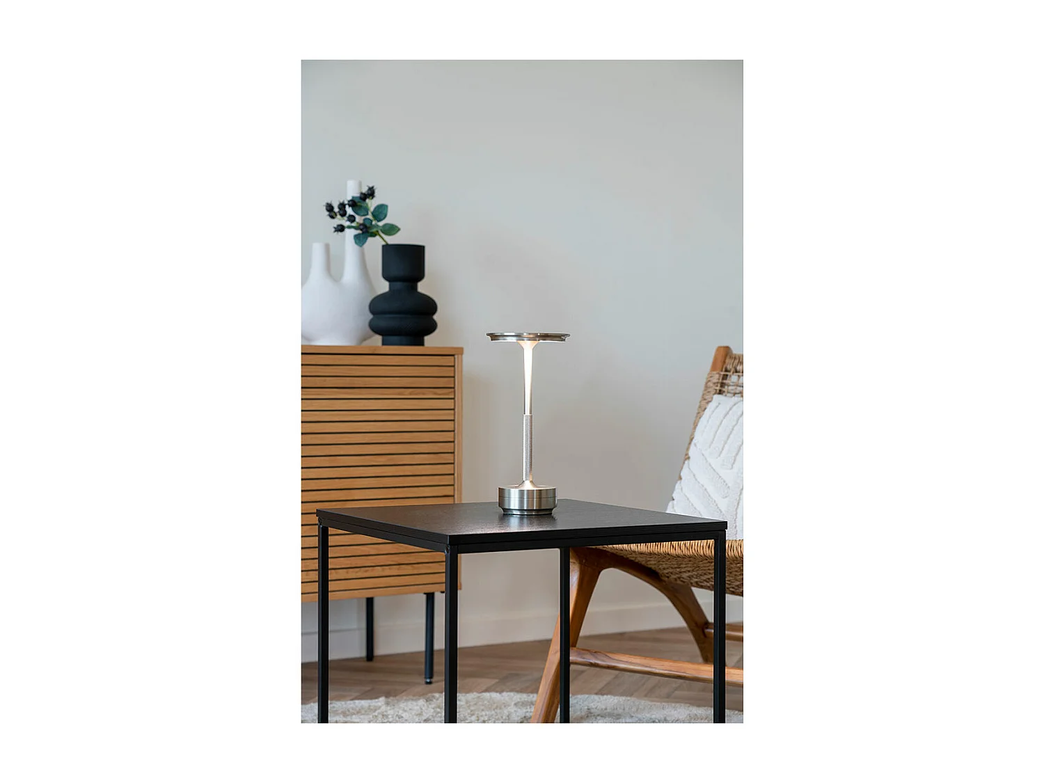 Lyneham lampe de table LED rechargeable décor argent.