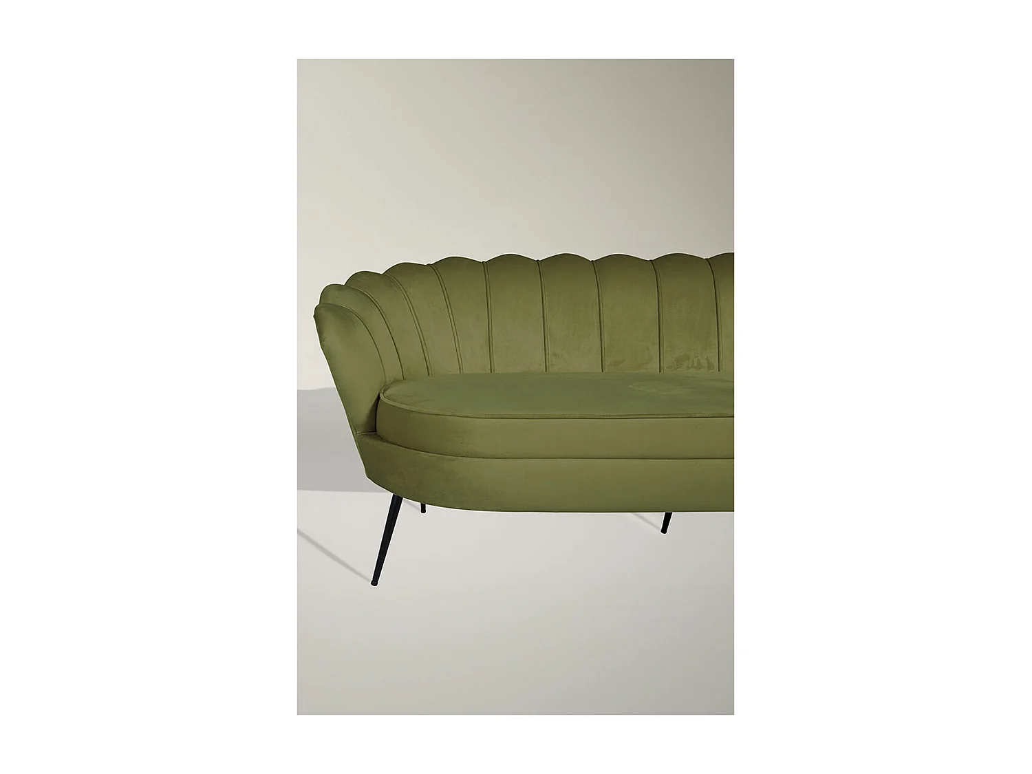 Nice canapé 3 personnes en velours, vert.