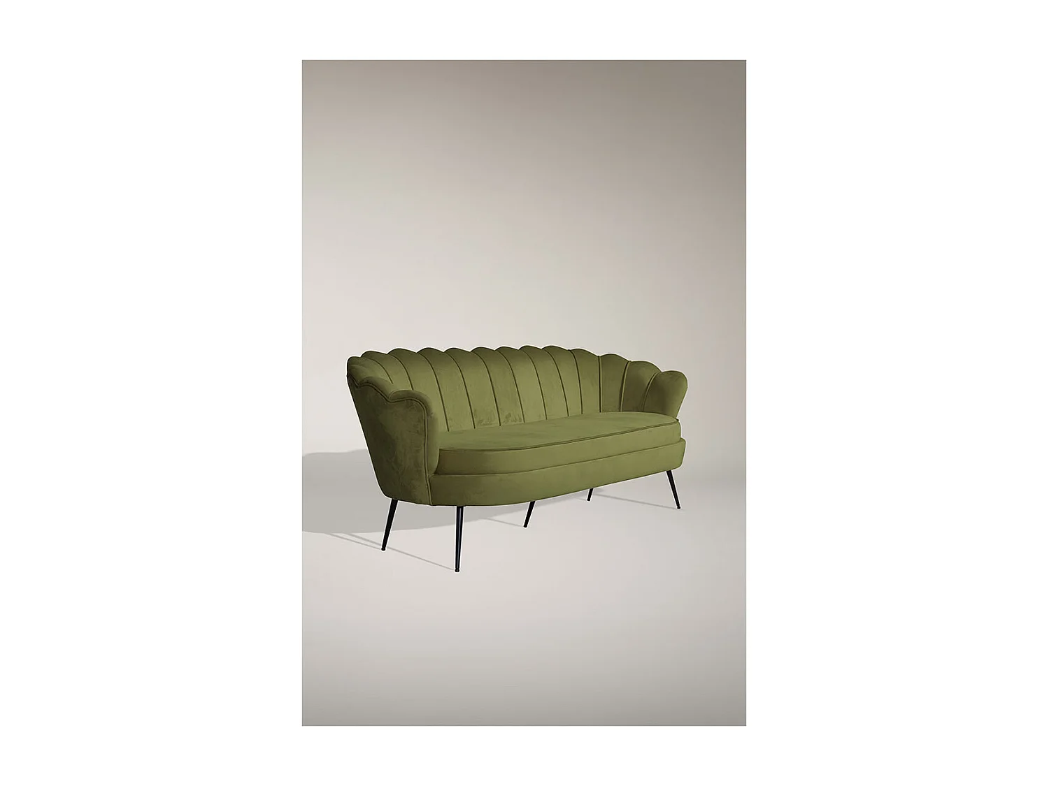 Nice canapé 3 personnes en velours, vert.