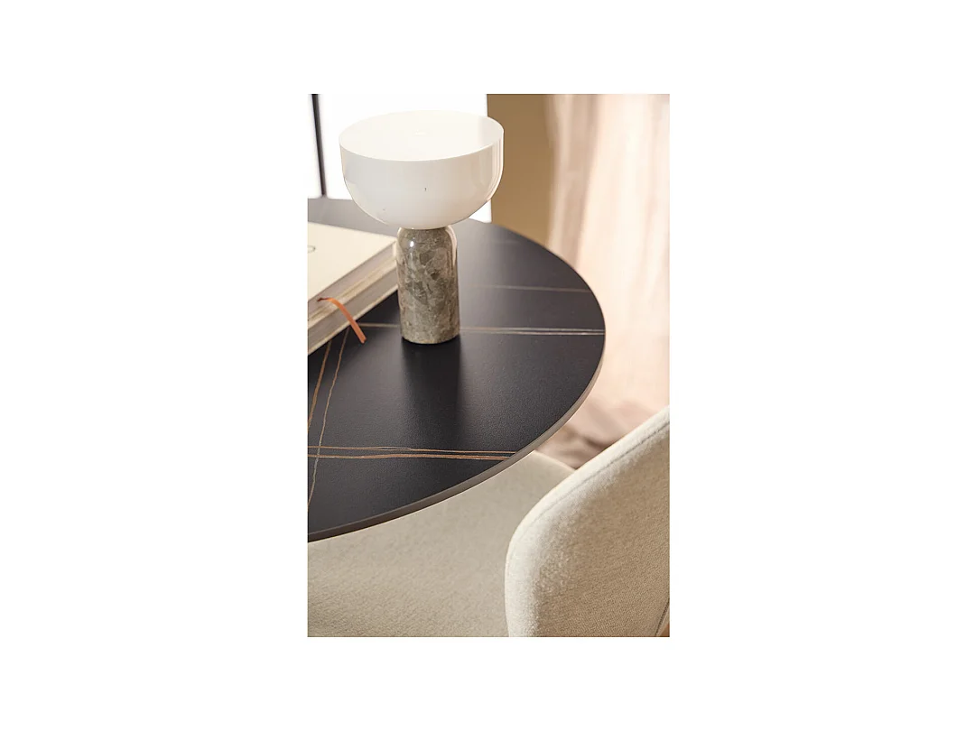 Malta table de salle à manger 90x90cm noire.