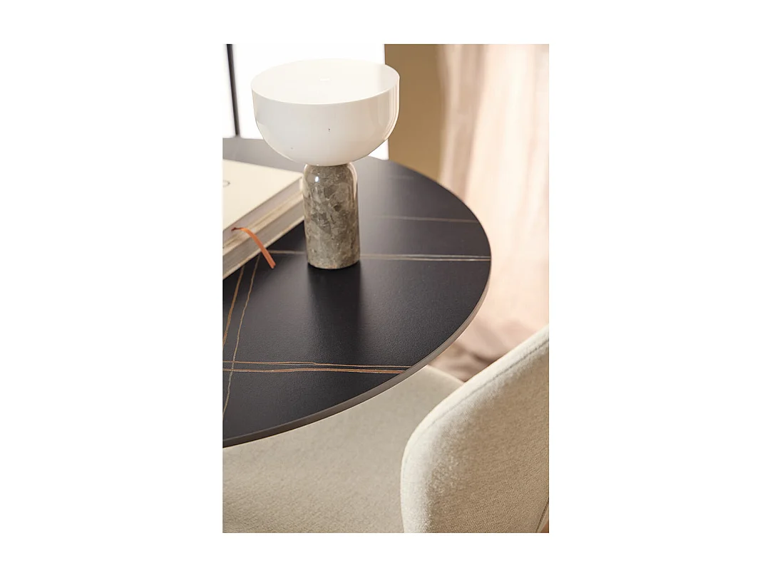 Kingston eetkamertafel 90x90cm zwart.