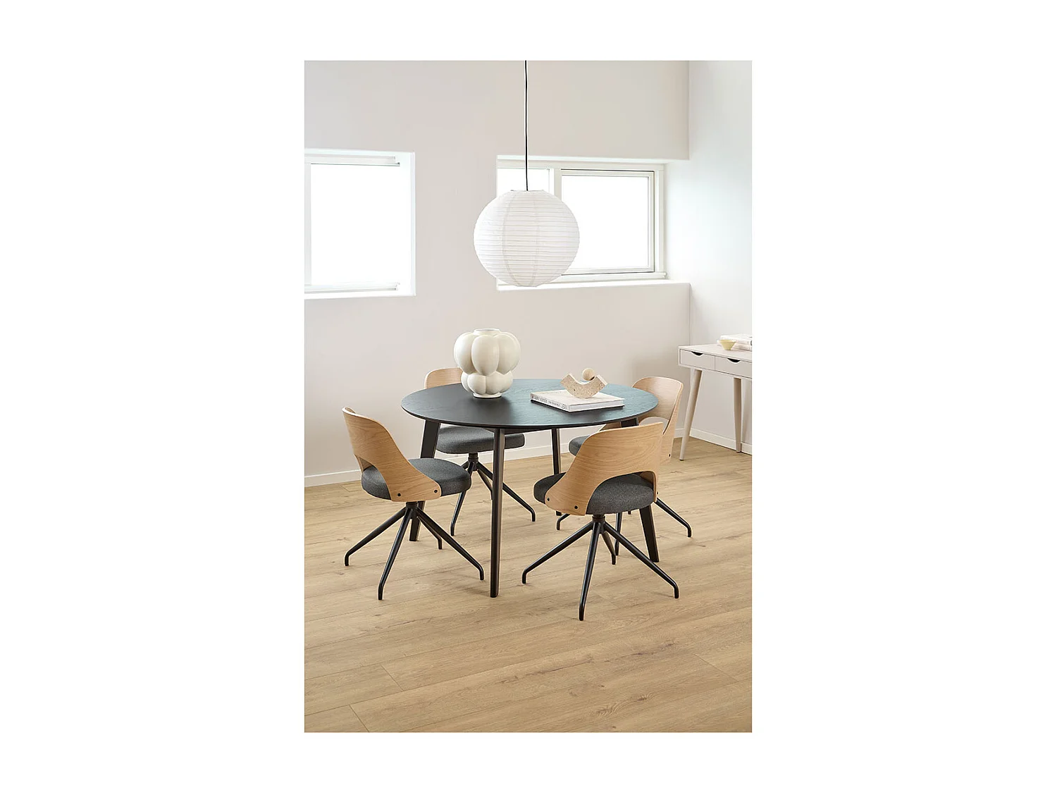 Roxby table de salle à manger 120x120cm noire.