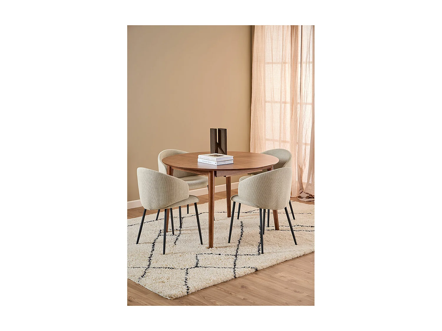 Montreux eetkamertafel Ø115/154cm incl. 1 inlegblad notendecor.