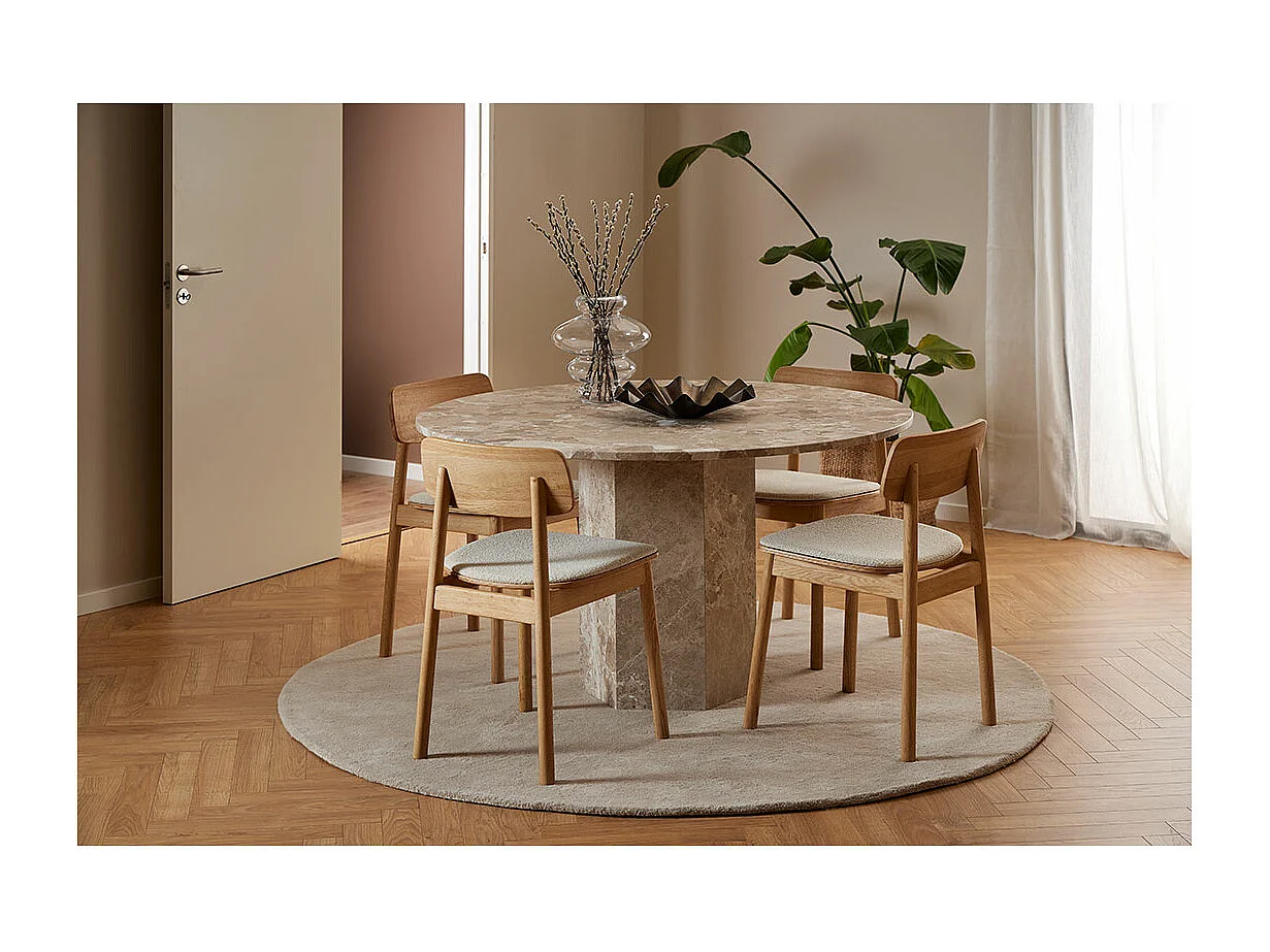 Lyric eetkamertafel 130x130cm bruin.