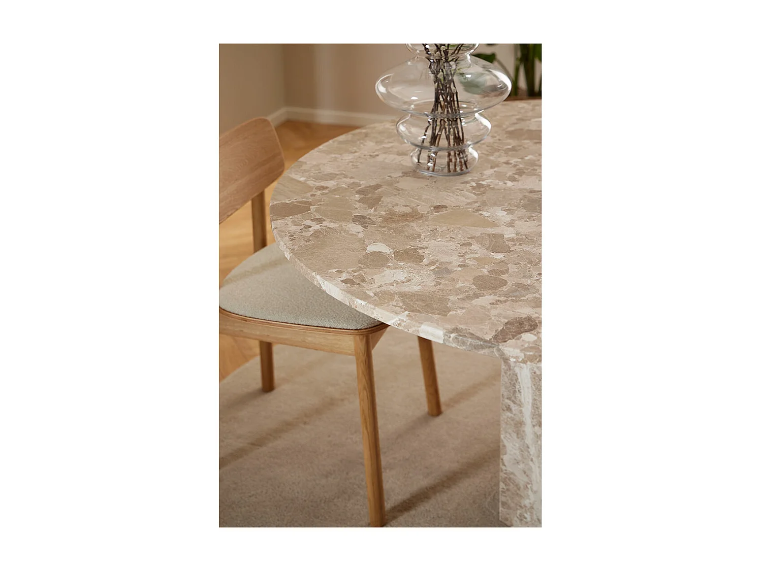 Lyric eetkamertafel 130x130cm bruin.