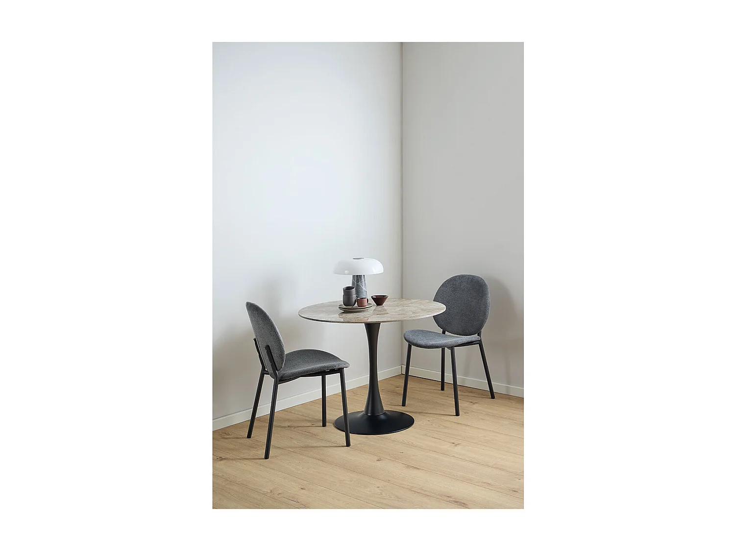 Malta table de salle à manger 90x90cm marron.