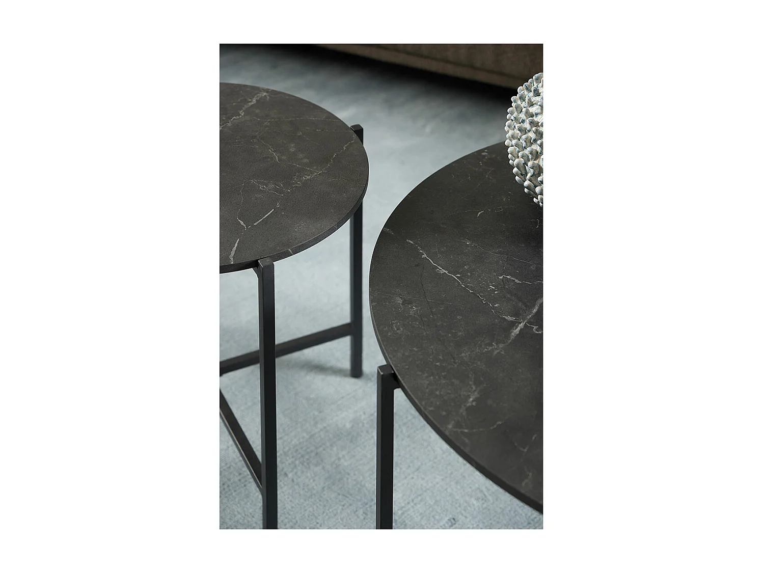 Lamoine  table d'angle noire.