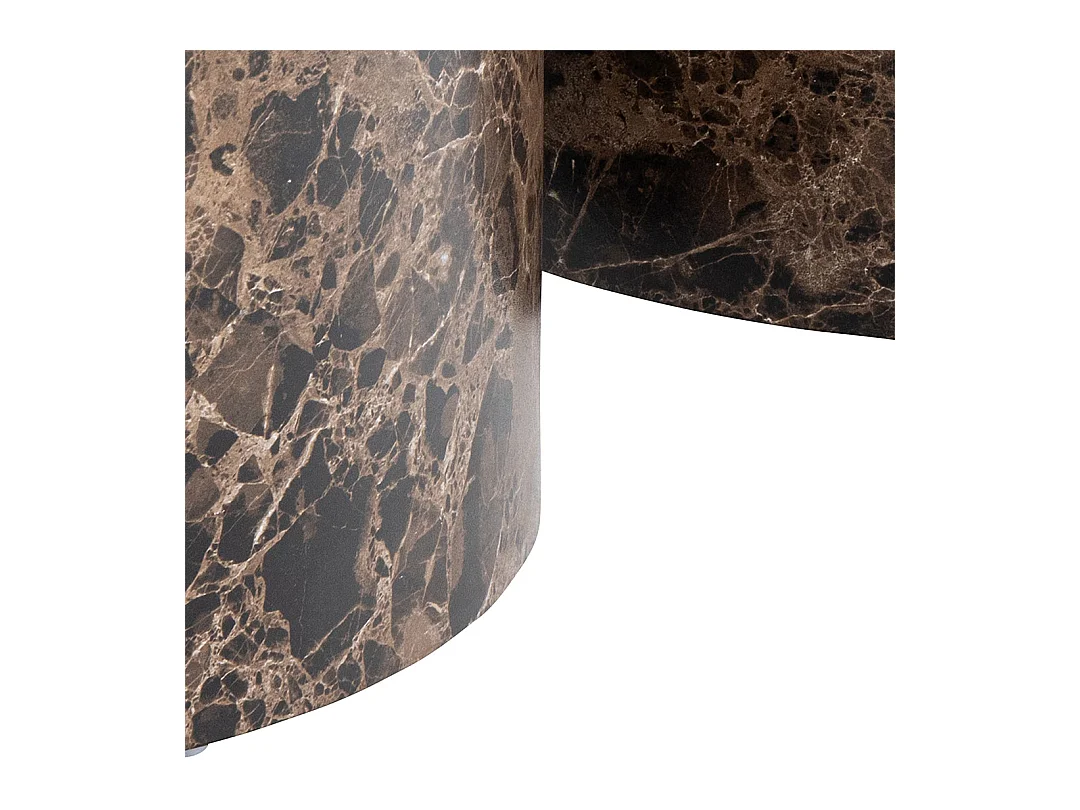 Dice table basse marron.