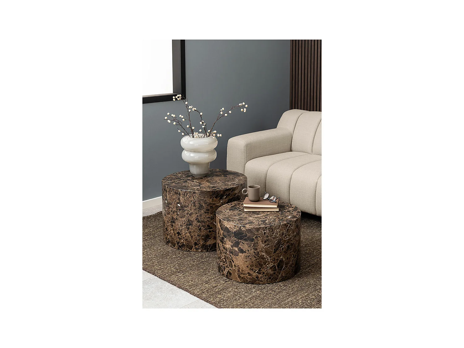 Dice table basse marron.