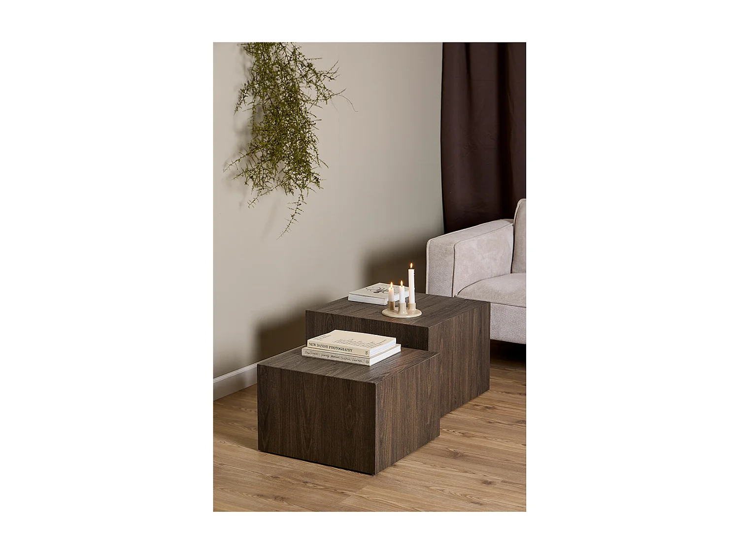 Dice table basse marron.