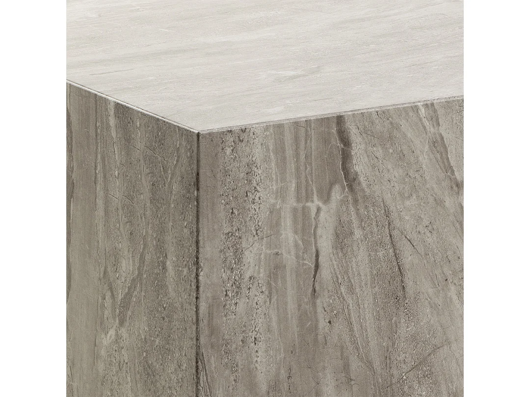 Dice table basse gris.