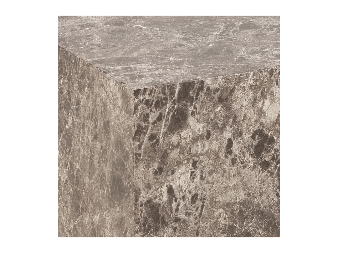 Dice table basse marron.