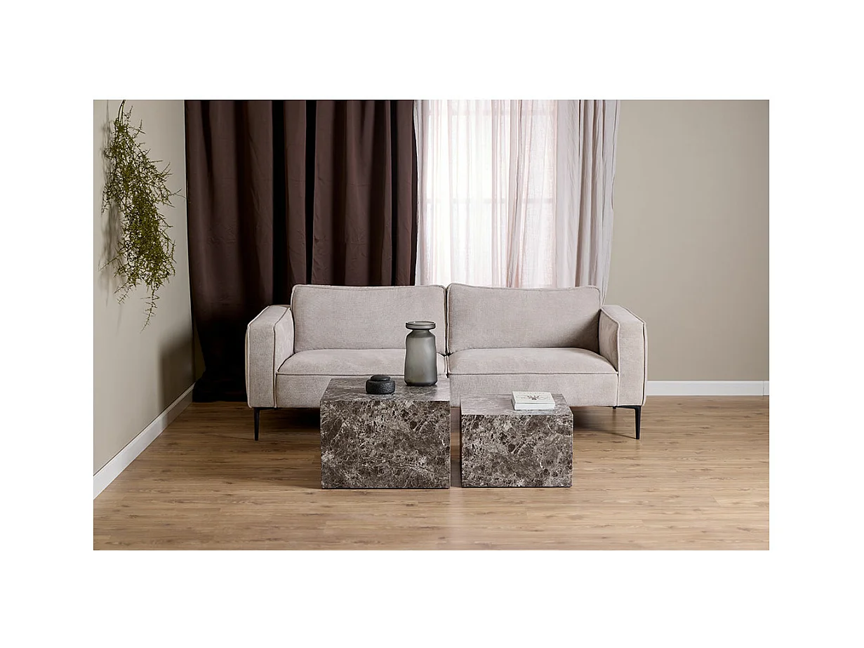 Dice table basse marron.