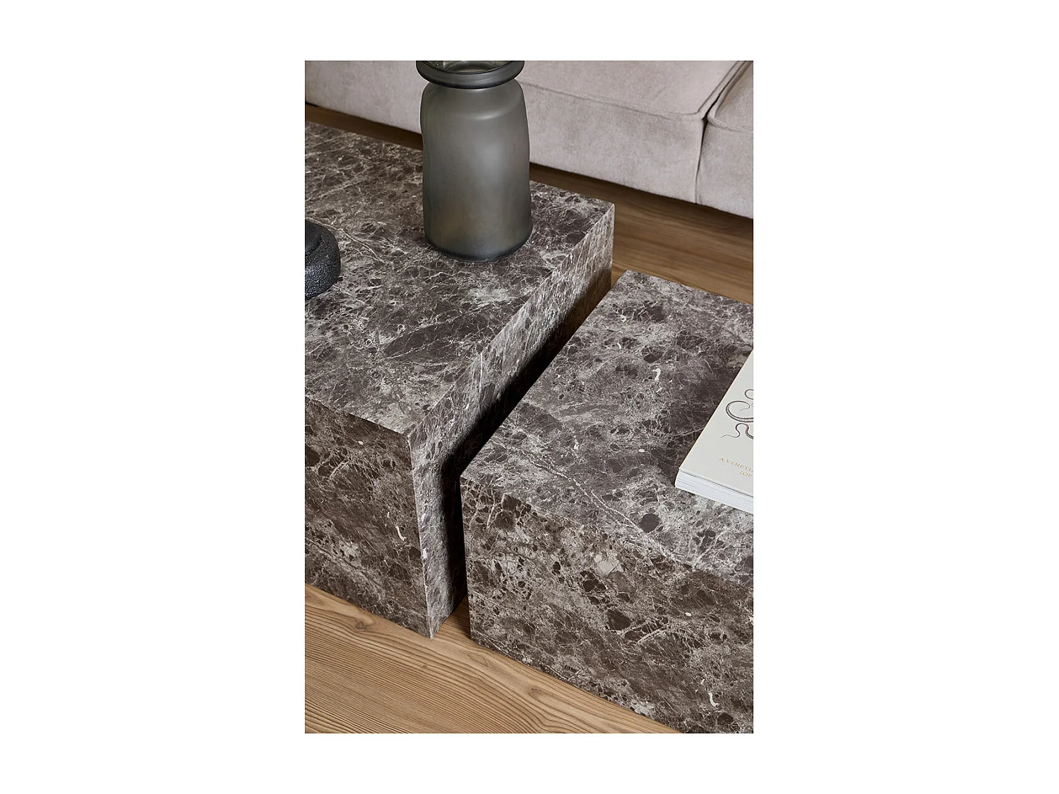 Dice Couchtisch Braun.