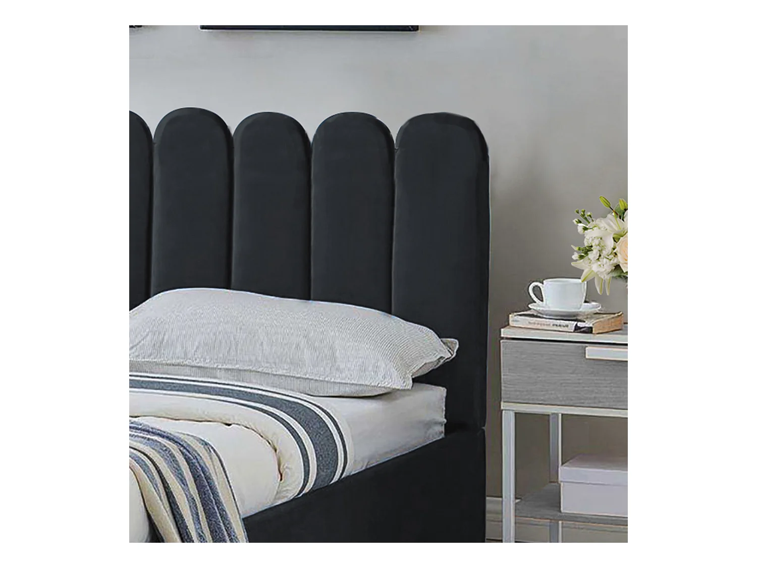 Lit rembourré Venezia 150x212x90 cm, couchage 140x200 cm, coffre, vérin à gaz, tissu Monolith bleu marine