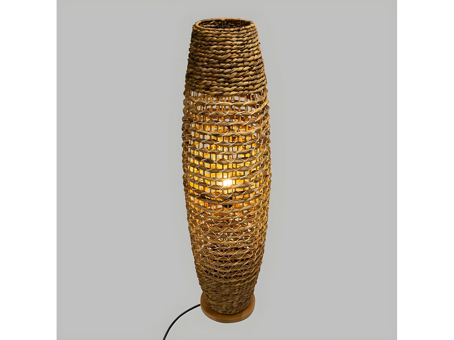 Lámpara de pie de junco natural