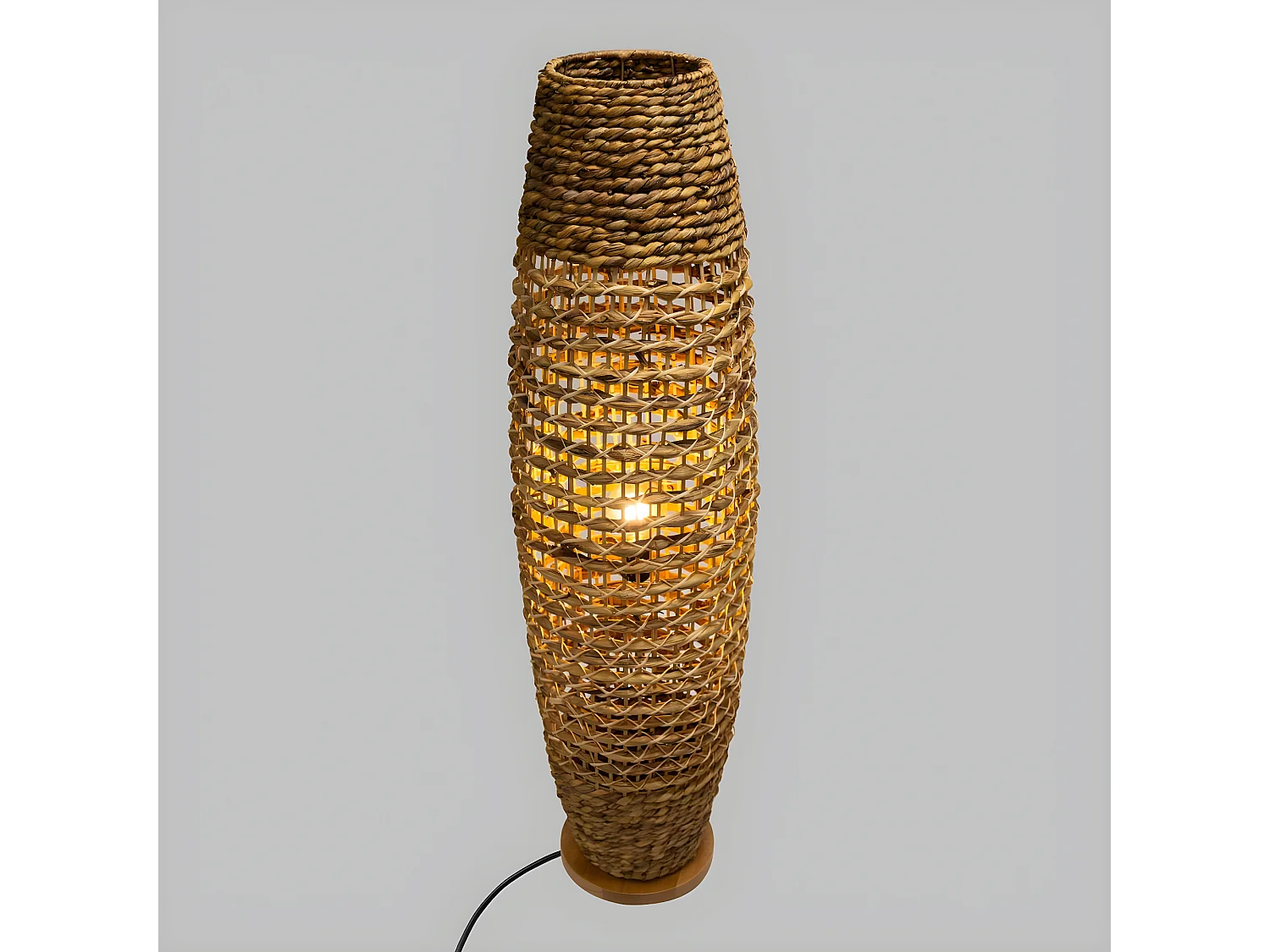 Lámpara de pie de junco natural