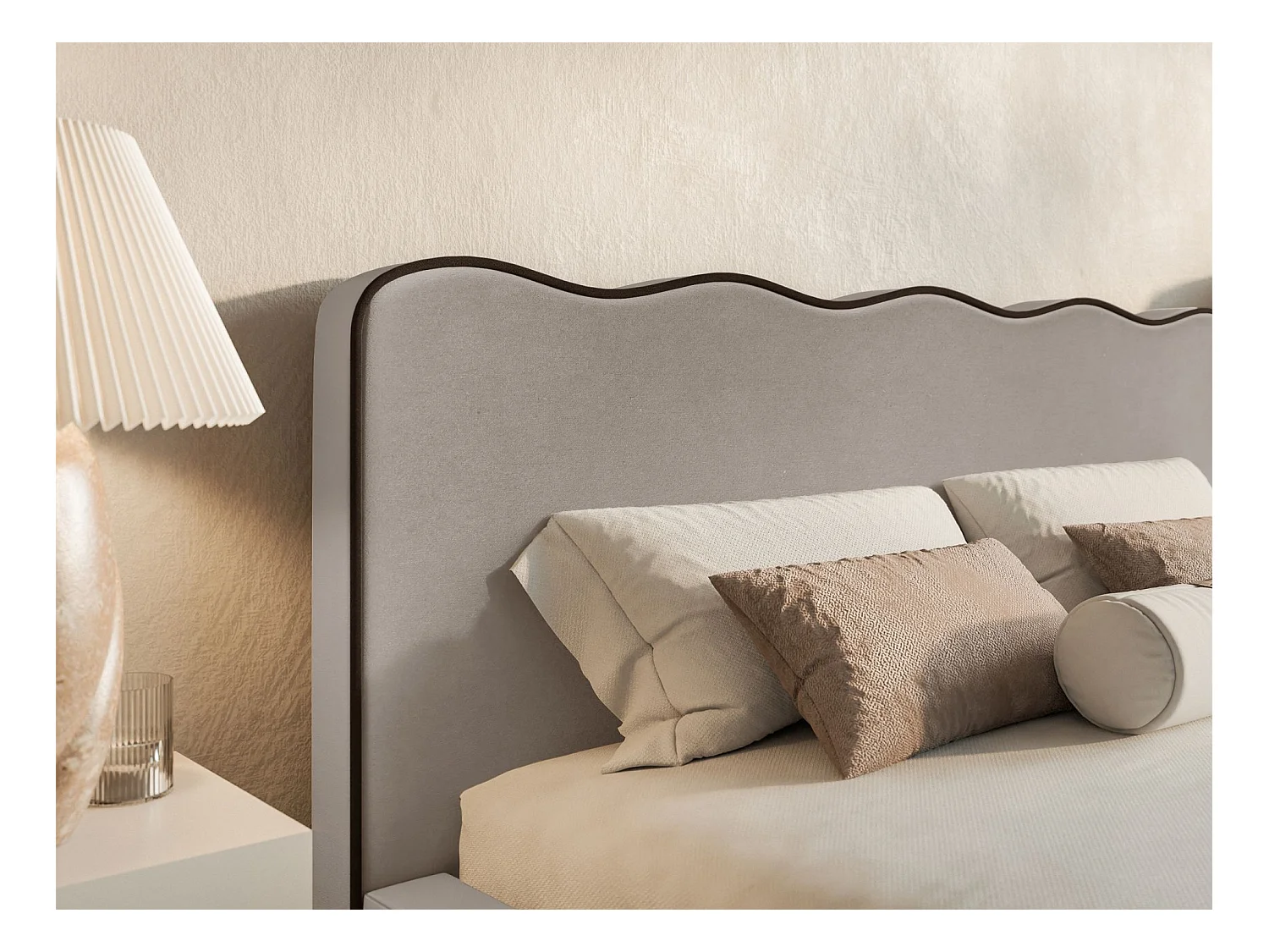 Lit tapissé avec coffre – 180x200 cm – en velours beige – DUNEY