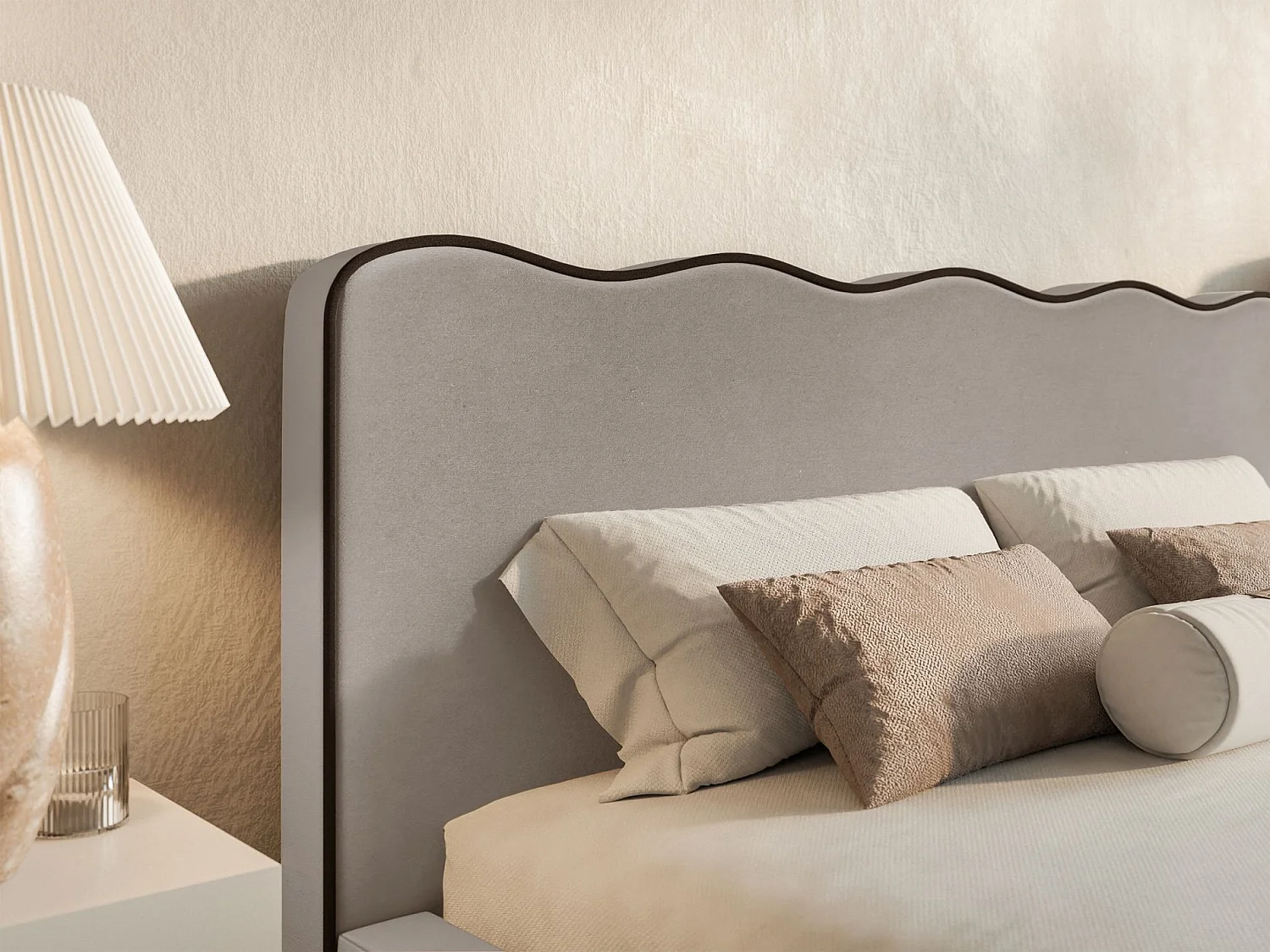 Lit tapissé – 140x200 cm – en velours beige – DUNEY