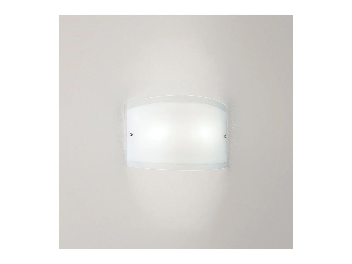 Aplique Lecce em vidro acetinado branco 27x12cm, 1 luz E27 max 42W, IP20, Aplique e estrutura metálica com detalhes cromados, lâmpada não incluída