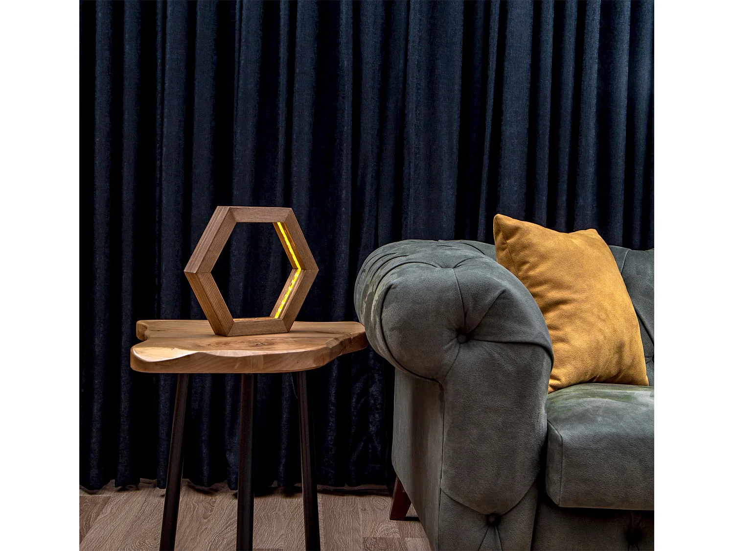 Candeeiro de Mesa Elegante em Madeira de Abeto - Iluminação LED Aconchegante