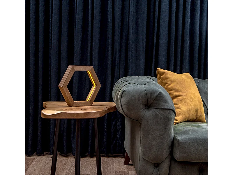 Candeeiro de Mesa Elegante em Madeira de Abeto - Iluminação LED Aconchegante